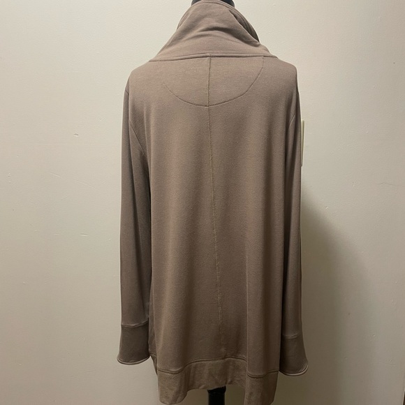 Soft Surrounding Cowl Neck 2 Pockets Shirt - Picture 4 of 6